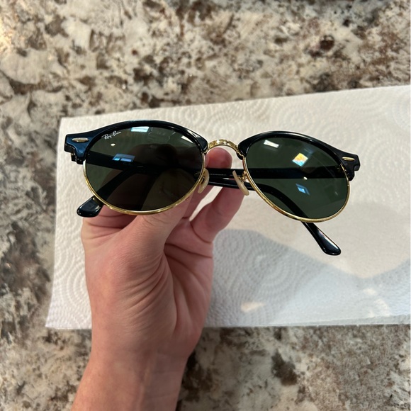 NWOT Ray-Ban Clubhouse Classic sunglasses. Black. - Picture 7 of 8